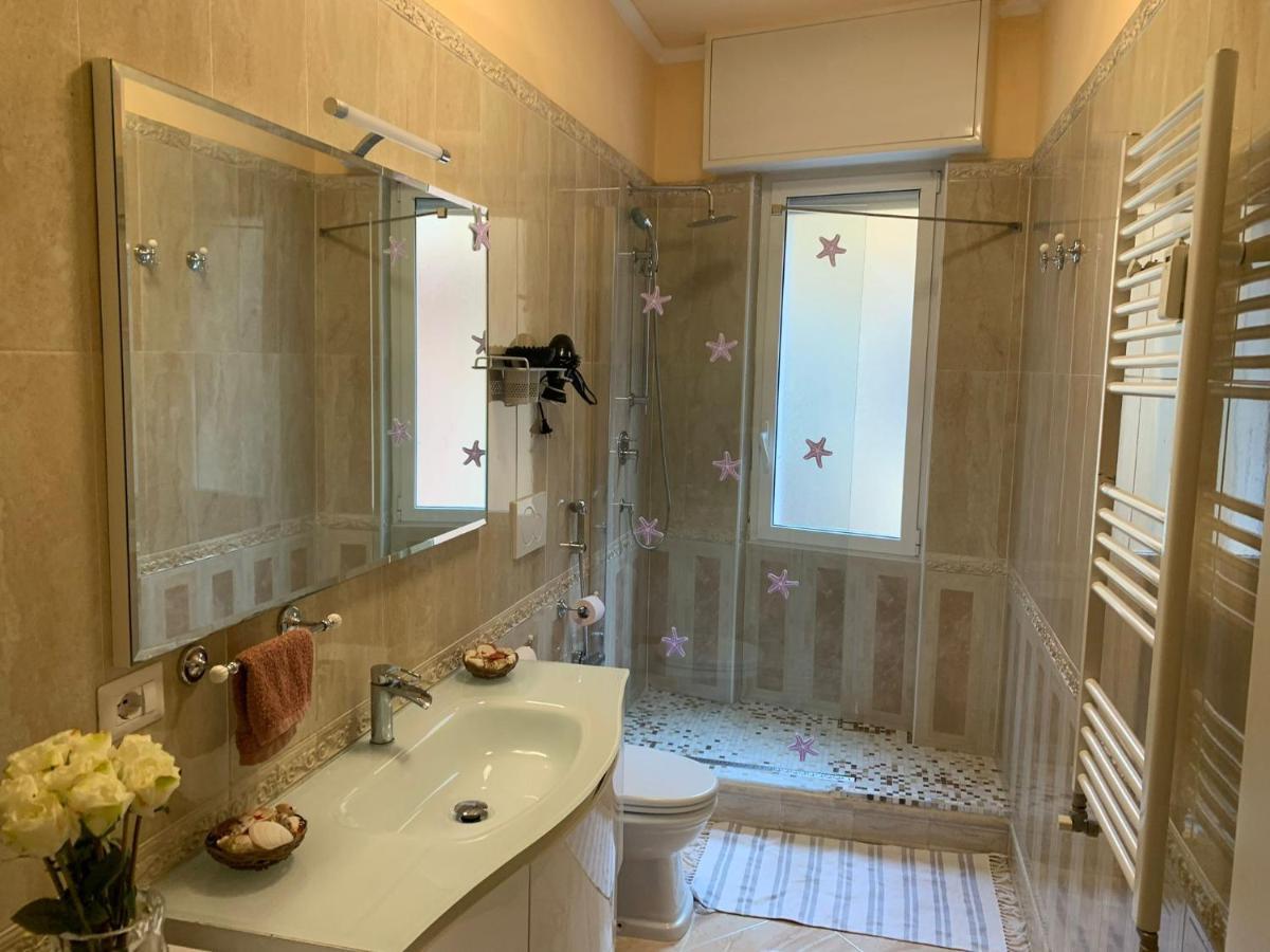 Azzurra Holiday Home - 850 M Al Mare - 75 Mq - Balconata Vivibile - Wi-Fi - Pay Tv Gratis - Posteggio Auto Condominiale Non Assegnato راباللو المظهر الخارجي الصورة